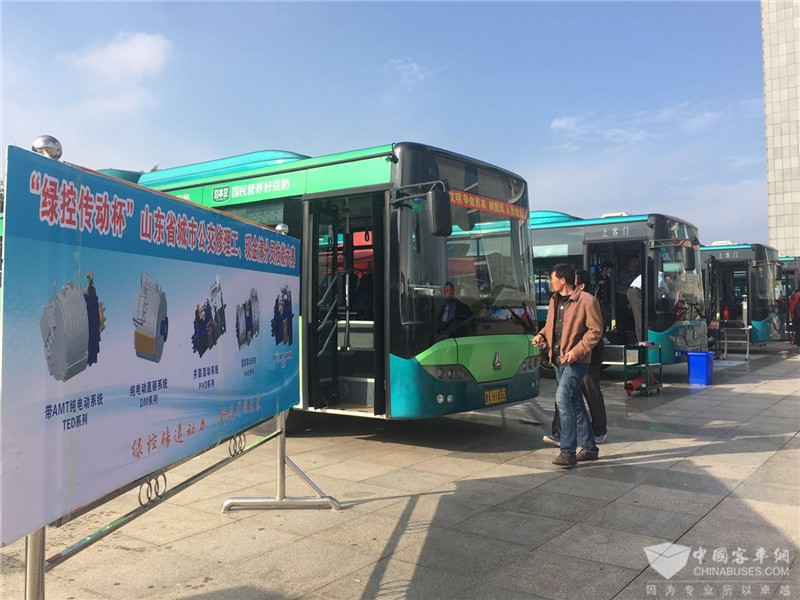 重汽豪沃參賽車(chē)輛