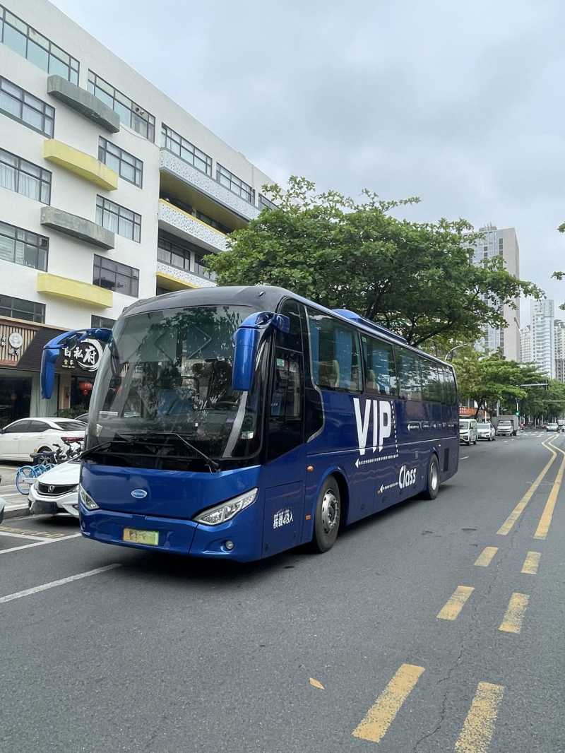 2019年1月上牌多臺(tái)續(xù)航300公里48座氣囊中門開沃6117旅游電車