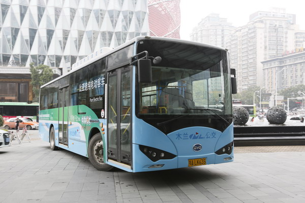 比亞迪BYD6100LGEV8公交車（純電動17-39座）